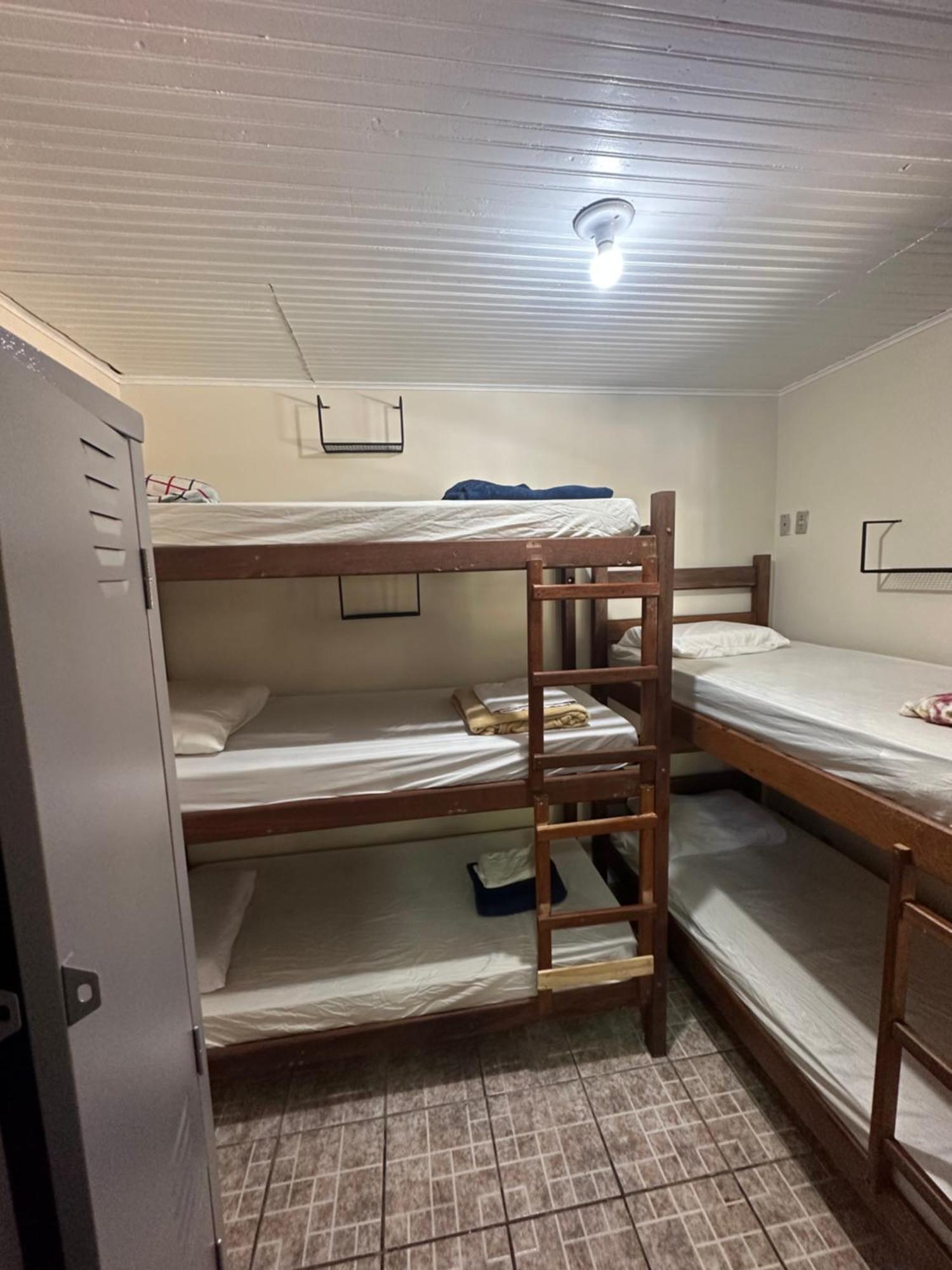 Mahalo Hostel Vila do Abraao Екстер'єр фото