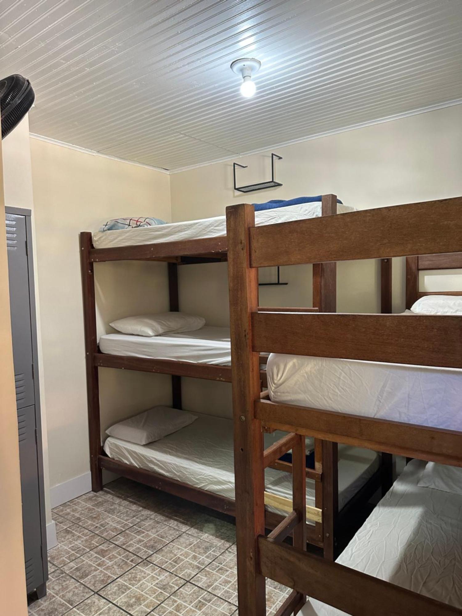 Mahalo Hostel Vila do Abraao Екстер'єр фото